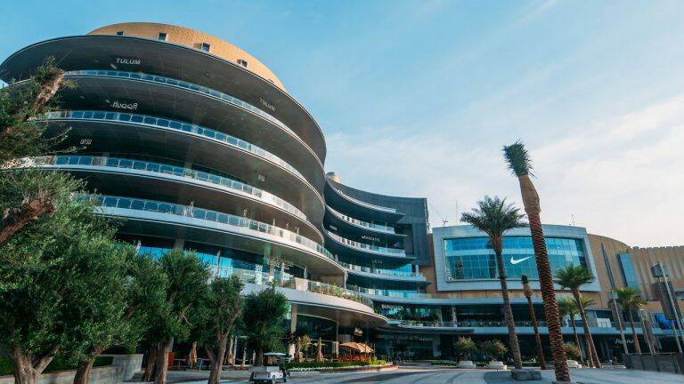 dubai-mall_1738571139950-768×4324224326966298691057.jpg