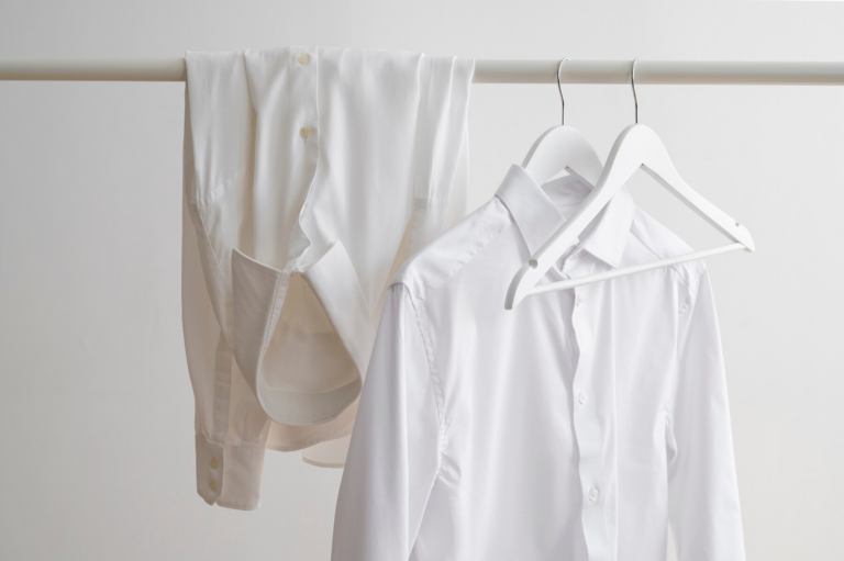 6 maneiras para Deixar as suas Roupas mais Brancas e Livres das Manchas