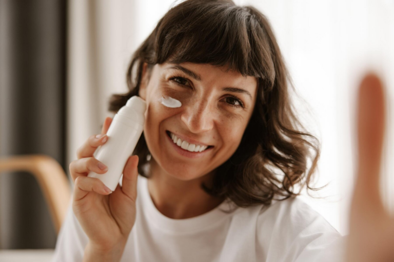 Eleitos: Os 3 Melhores Cremes para Olhos contra Olheiras, Rugas e Linhas Finas