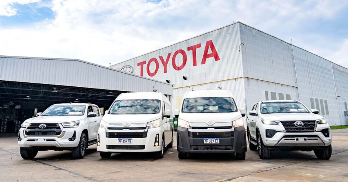 Nova aposta da Toyota: Hiace desembarca no Brasil com motor da Hilux e até 14 lugares