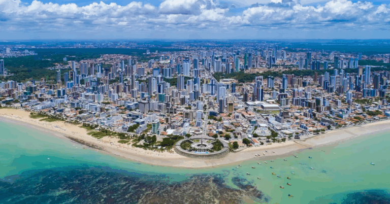 Vista aérea da cidade de João Pessoa na Paraíba