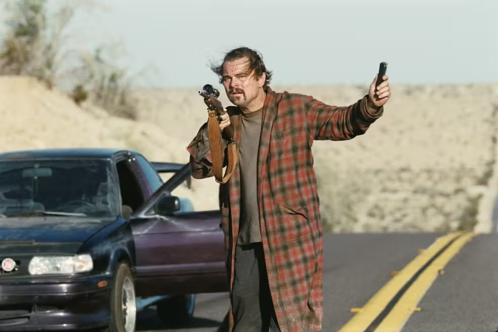 Imagem do filme "Uma batalha atrás da outra" com Leonardo Di Caprio