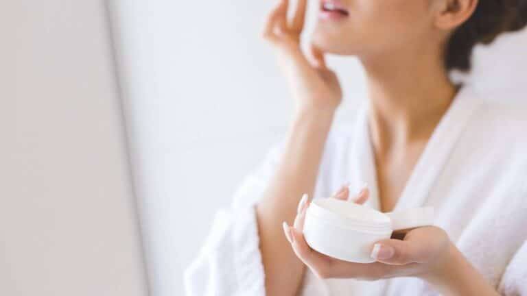 Quase ninguém sabe sobre este creme coreano rejuvenescedor que deixa a pele como de neném