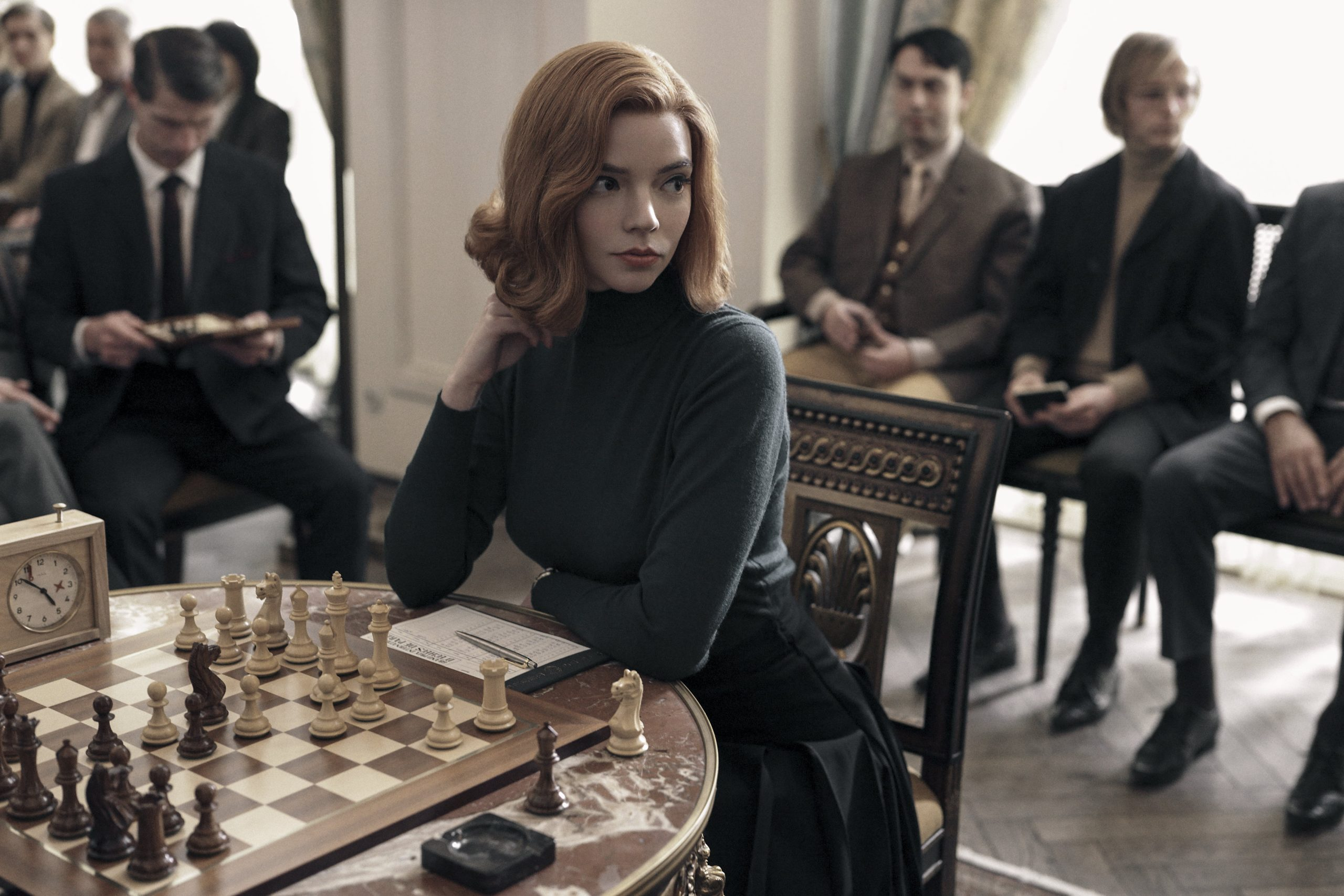 Imagem promocional da série ""The Queen’s Gambit" da Netflix, uma série que apresenta lições de inteligência emocional para inspiração no nosso cotidiano