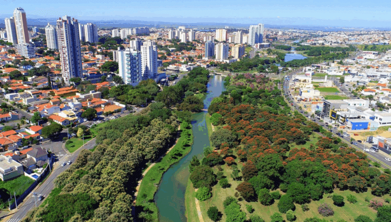 Imagem aérea da cidade de Indaiatuba no interior de São Paulo