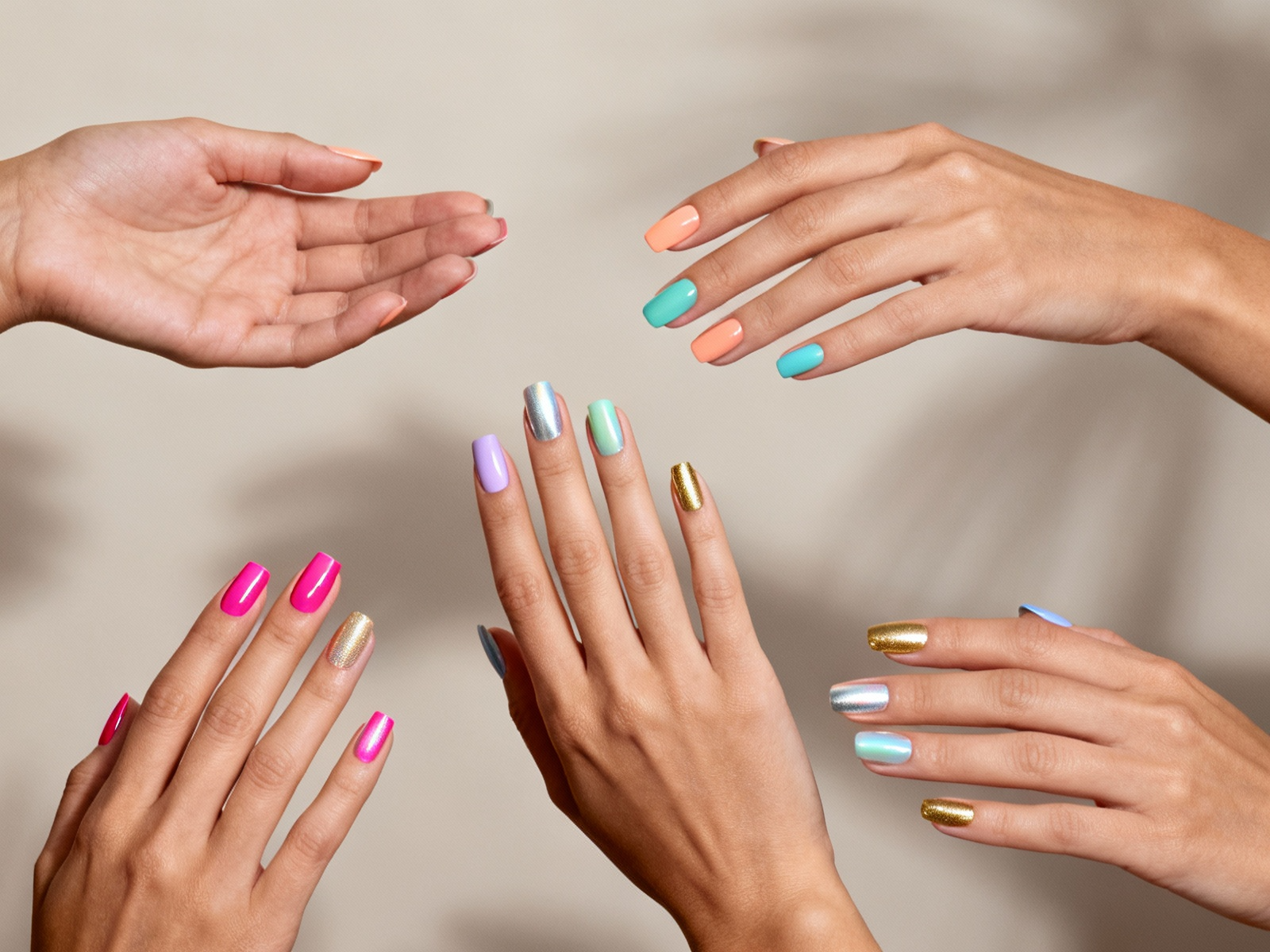 Unhas pintadas em cores tendência do verão 2025, com tons vibrantes como pêssego, turquesa, lilás, dourado e pink metálico, simbolizando alegria e elegância.