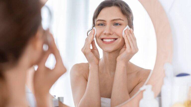 Cuidados com a Pele pela Manhã para uma Rotina de Skincare Eficiente