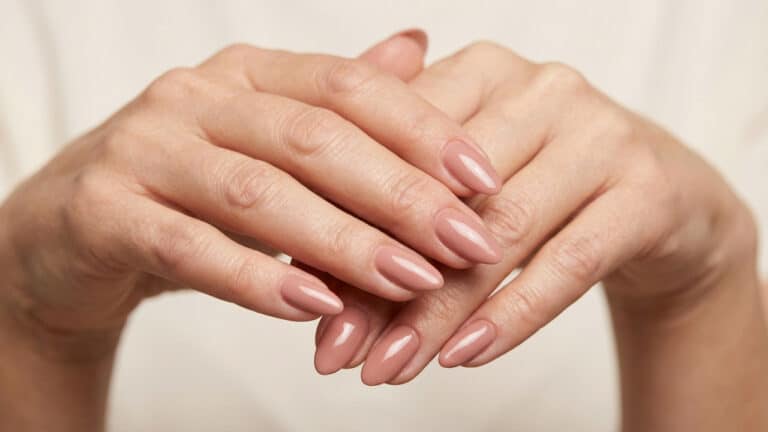 Esmalte Nude Rosado para mulheres 40+
