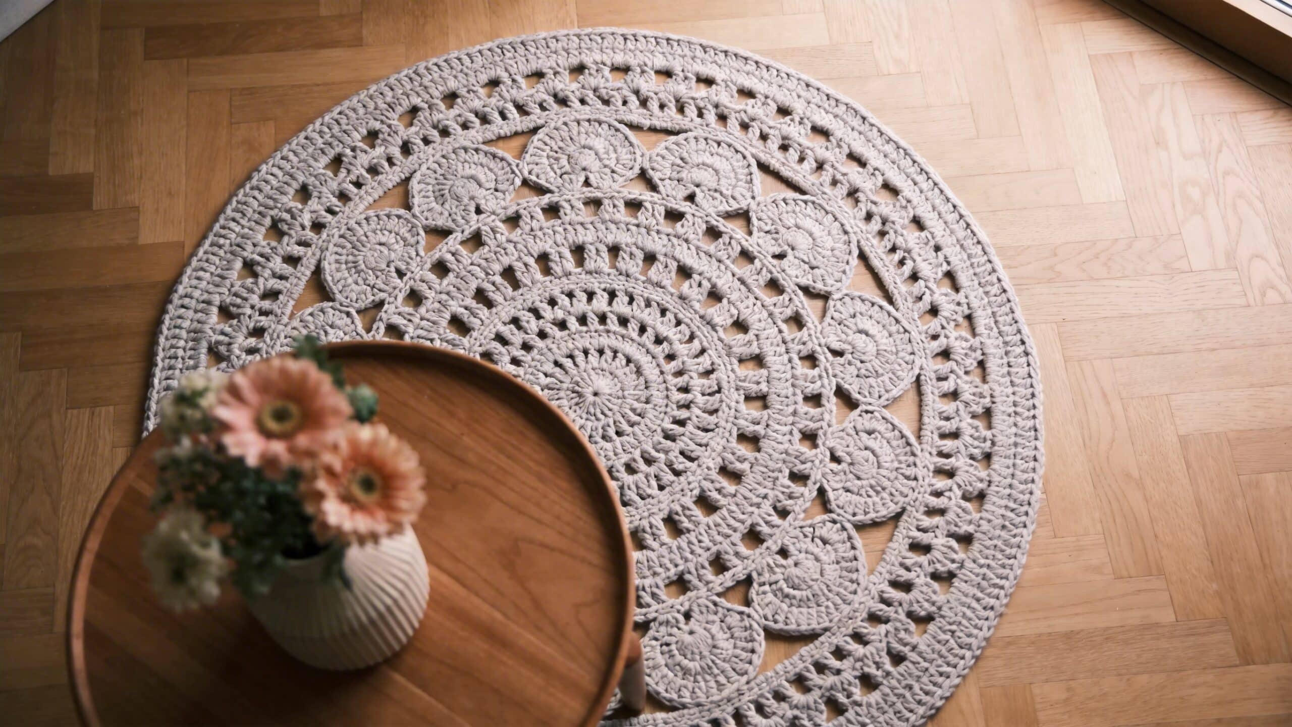 Modelos de tapete de crochê redondo para renovar a decoração da casa