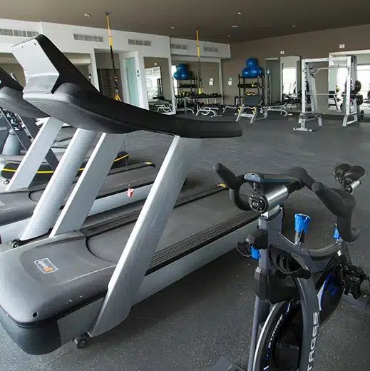 Gimnasio equipado