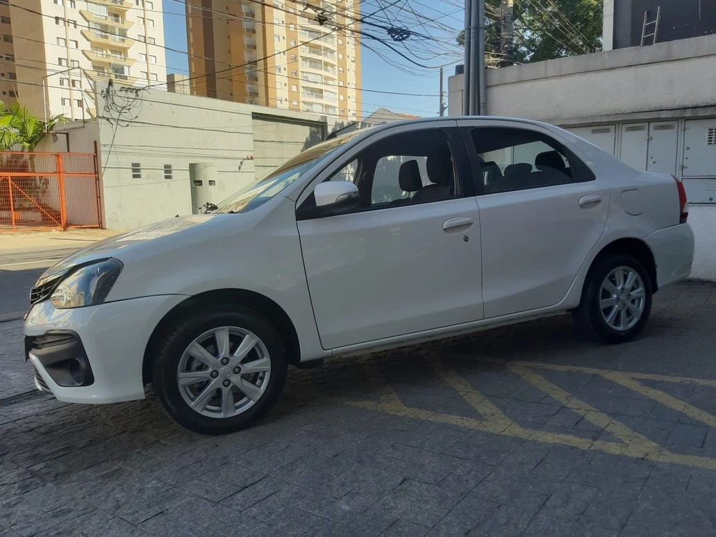 ETIOS 1.5 X PLUS SEDAN 16V