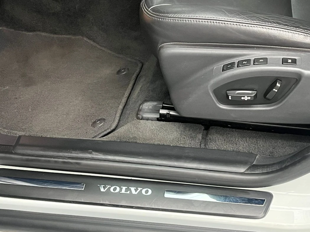 VOLVO XC60 2.4 D5 KINETIC AWD