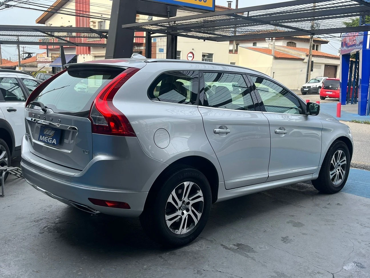 VOLVO XC60 2.0 T5 KINETIC