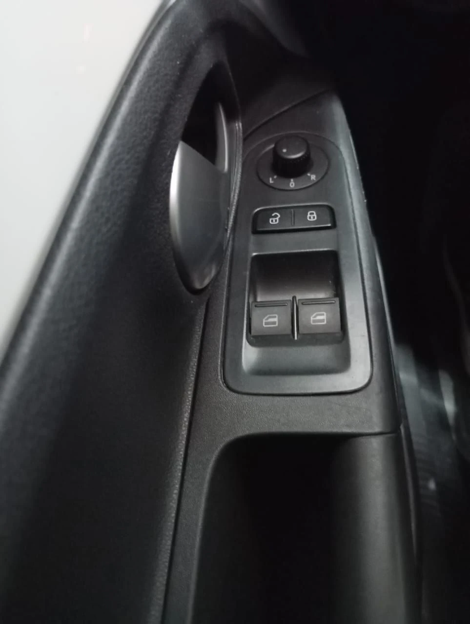 VOLKSWAGEN/UP 1.0 MPI MOVE UP 12V 2016