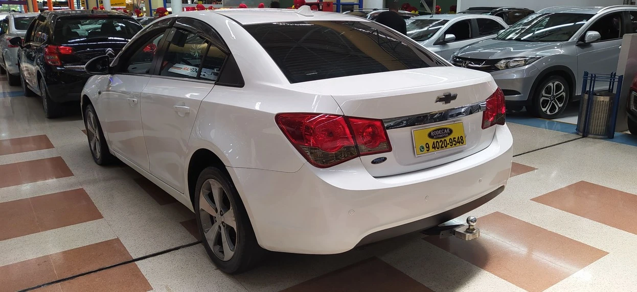 CRUZE 1.8 LT 16V SEDAN