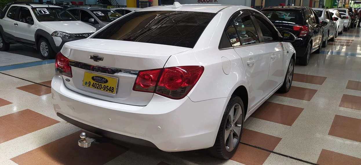 CRUZE 1.8 LT 16V SEDAN