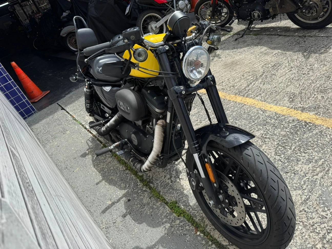 ROADSTER 