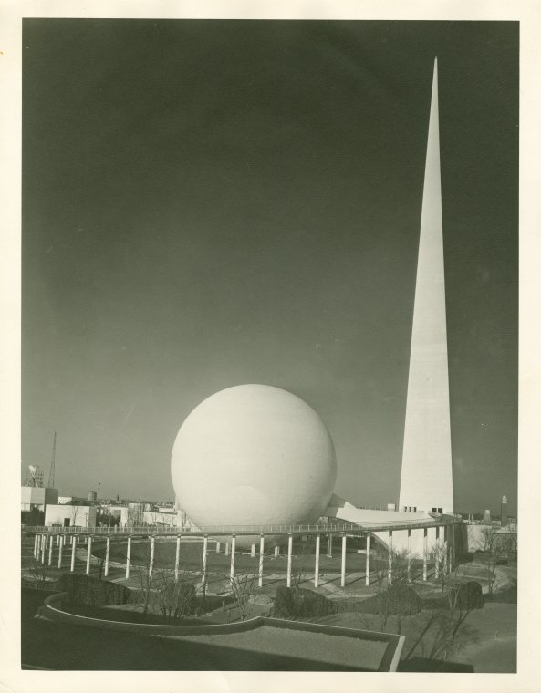Photograph showing the iconic Trylon and Perisphere at the 1939 New York World's Fair.