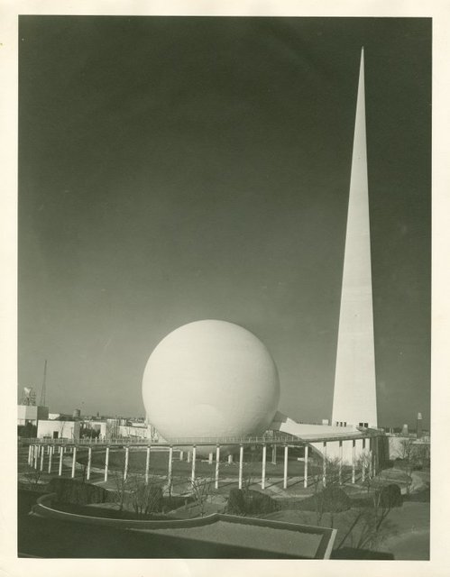 Photograph showing the iconic Trylon and Perisphere at the 1939 New York World's Fair.