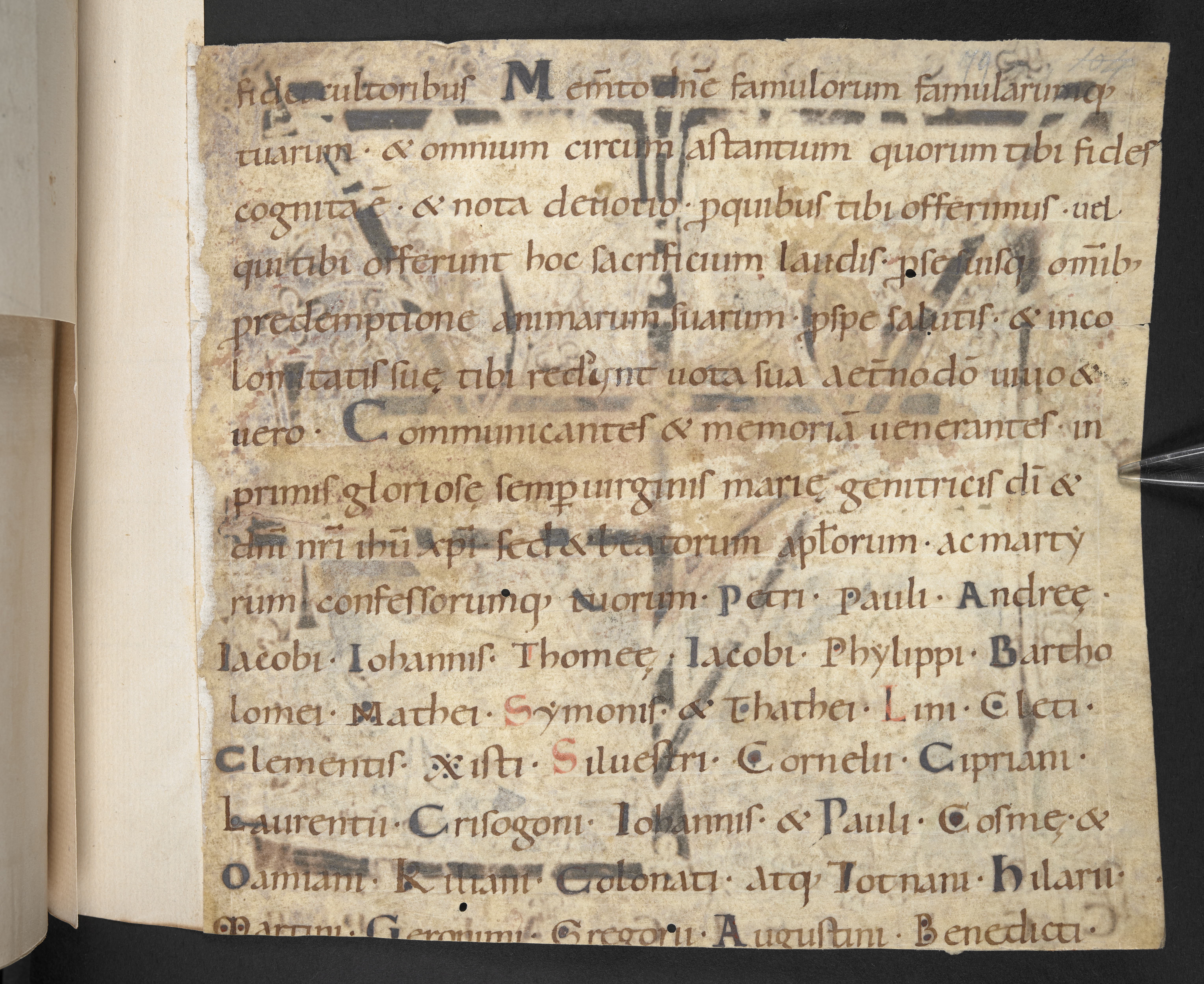 Photograph of a medieval manuscript specimen in John Bagford's notebook