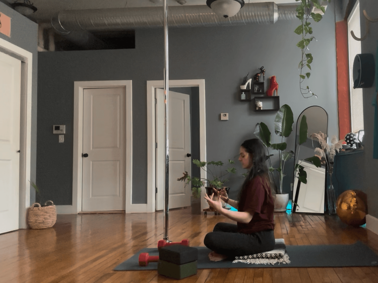 Morning Yoga Movements (20 mins) in Vimeo