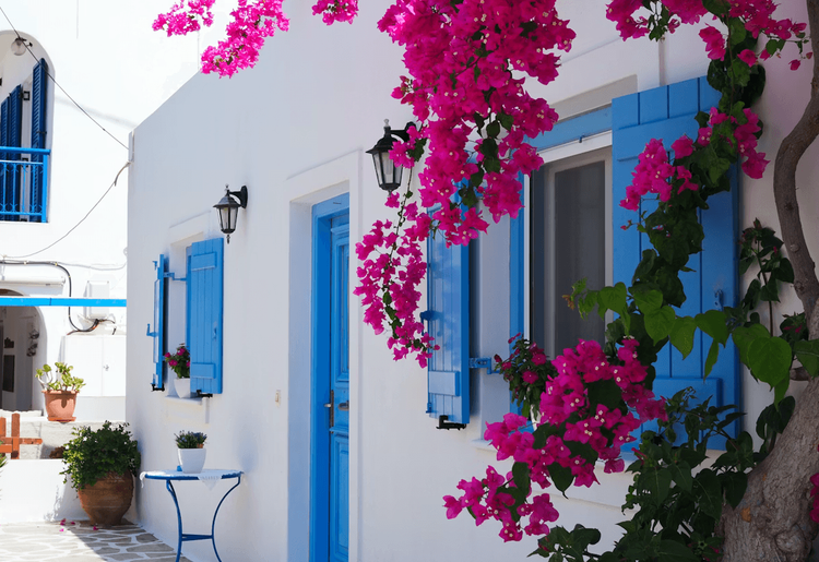 Στην παραλία, δίνοντάς της σεξ…