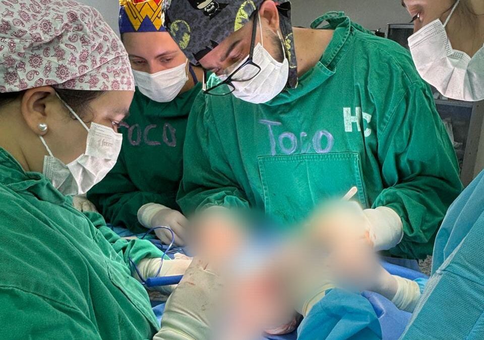 Recién nacida fue sometida a compleja cirugía de extirpación tumoral