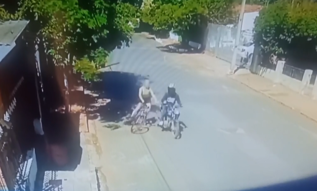 Buscan a motociclista que manoseó a ciclista en San Lorenzo