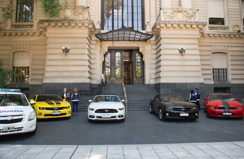 Automóviles utilizados para videoclip musical en Argentina eran contrabandeados desde Paraguay