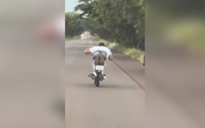 Jóvenes juegan carreras clandestinas y realizan maniobras peligrosas sobre la ruta PY05