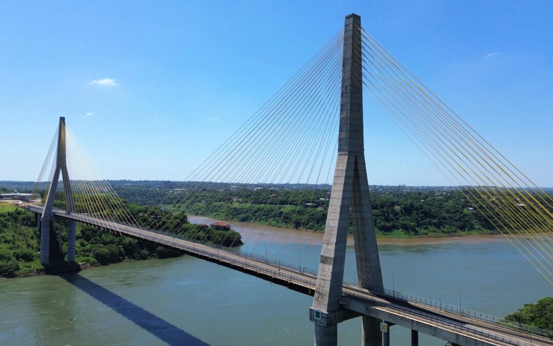 Postergan el cruce de buses de turismo por el Puente de la Integración