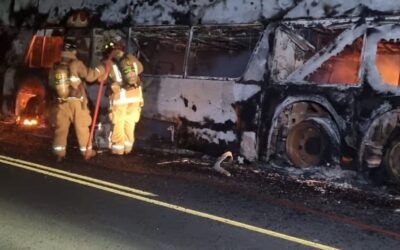 Incendio destruye ómnibus de larga distancia en Benjamín Aceval
