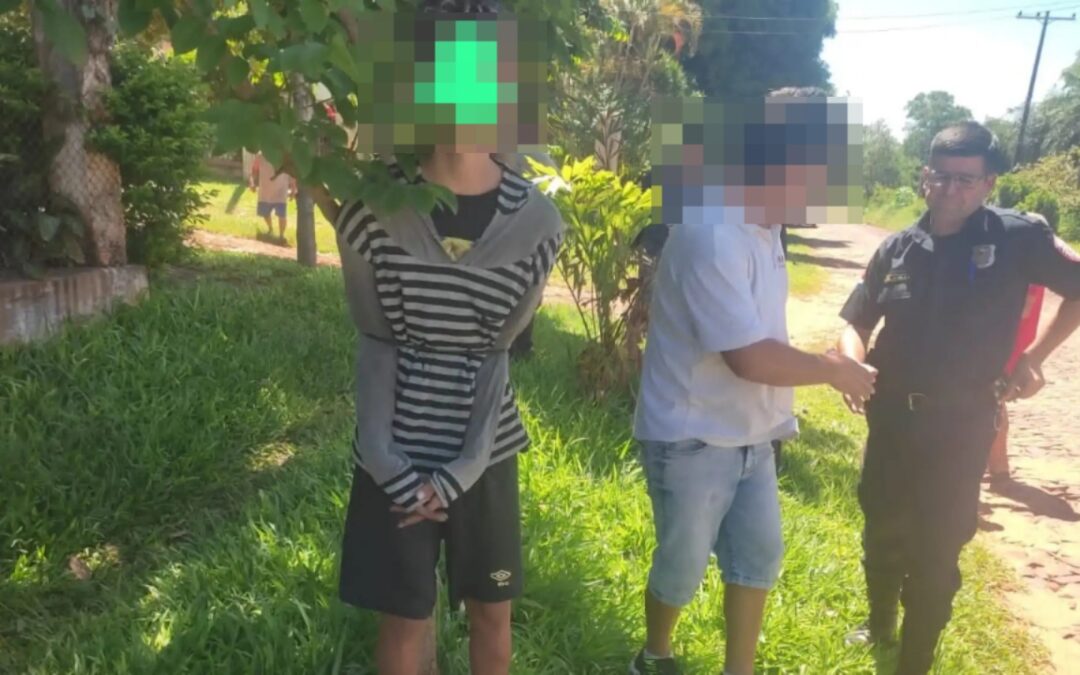 Adolescente fue atado a un árbol por sus padres y entregado a la Policía
