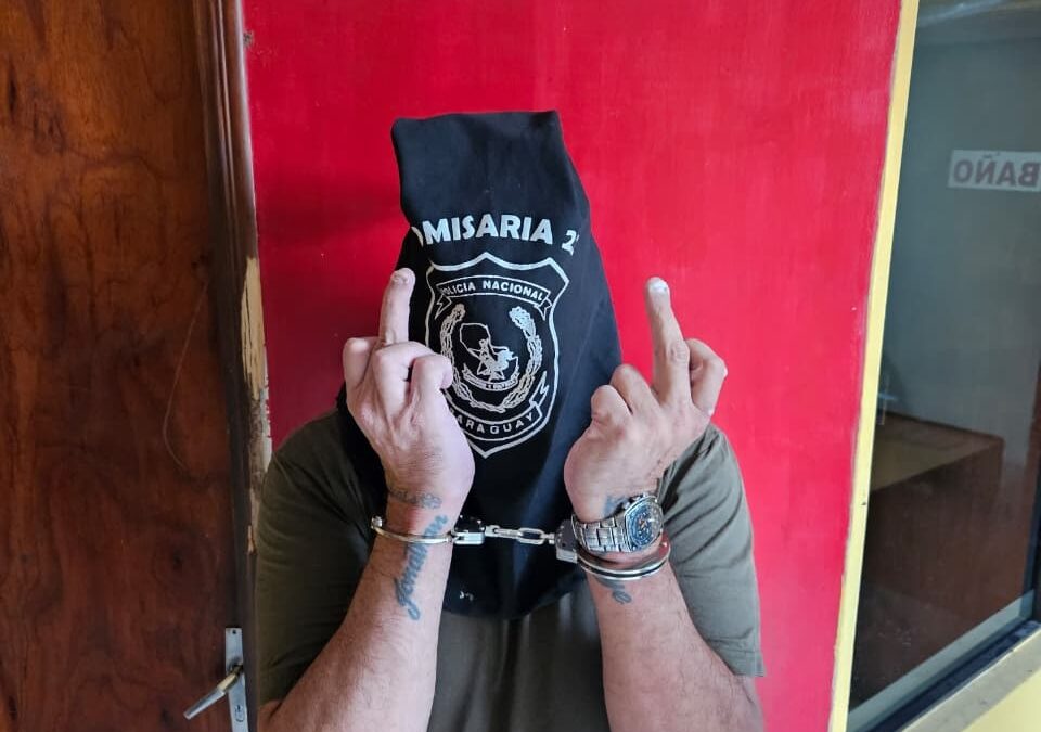 Detienen a hombre con 21 antecedentes por estafa y falsificación