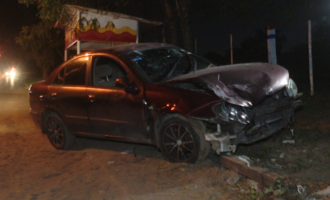Choque frontal deja una mujer herida en Zeballos Cue