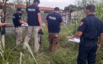 Hallan cuerpo de una mujer en un patio baldío en Roque Alonso