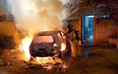 Hombre habría incendiado el vehículo de su expareja por celos