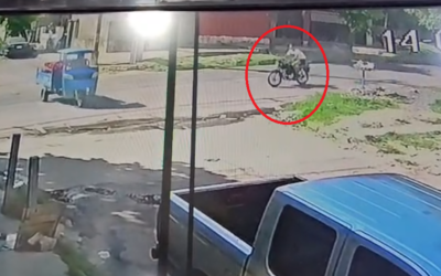 Persecución policial termina en accidente en el barrio Santa Ana