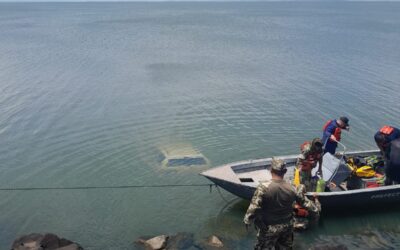 Reportan hallazgo de vehículo sumergido en el río Paraná