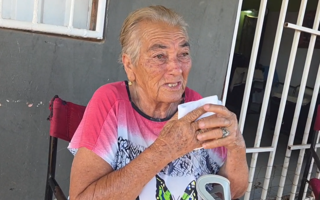 Anciana de 82 años denuncia que su nieta vendió su casa y la dejó en la calle