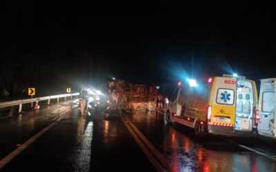 Vuelco de minibús paraguayo deja una fallecida y varios heridos