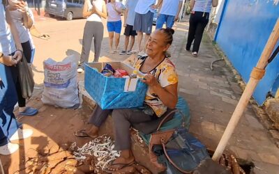 UPD diferente en San Pedro: alumnos ayudan a una humilde vendedora de mandioca