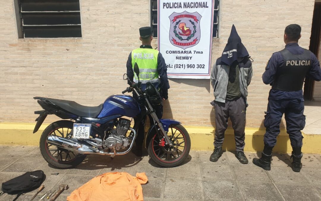 Recuperan moto robada y detienen a joven con cinco antecedentes