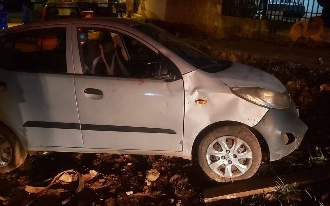 Conductor de plataforma resultó herido tras intento de asalto y vuelco de vehículo