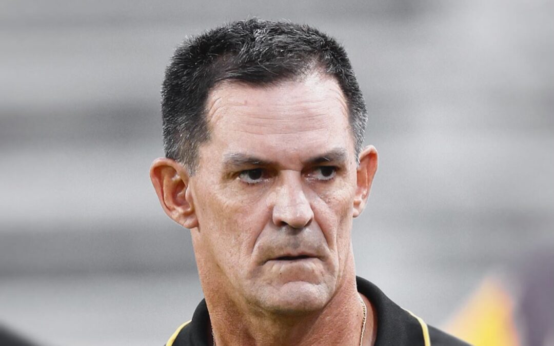 Guaraní despide a su entrenador Víctor Bernay