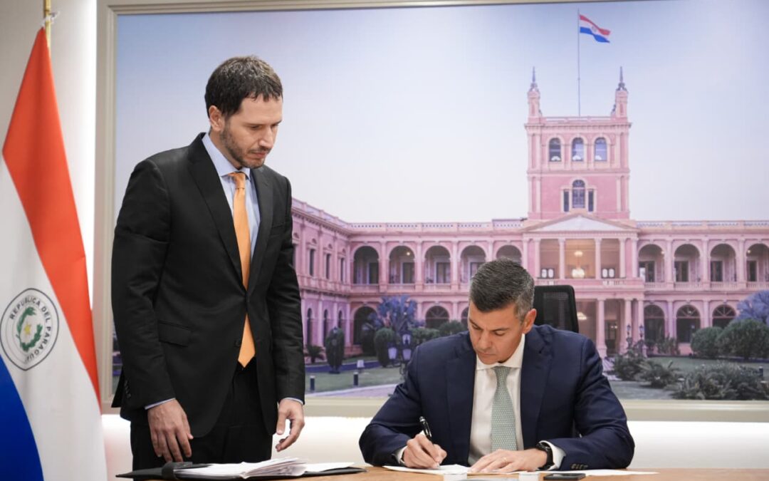 Santiago Peña promulgó la ley de reforma de la Caja Fiscal