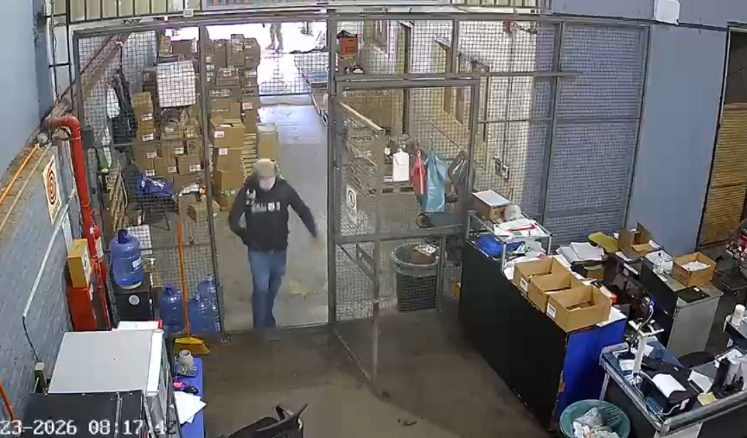 Violento asalto a distribuidora: balean a guardia y roban costosos adelgazantes