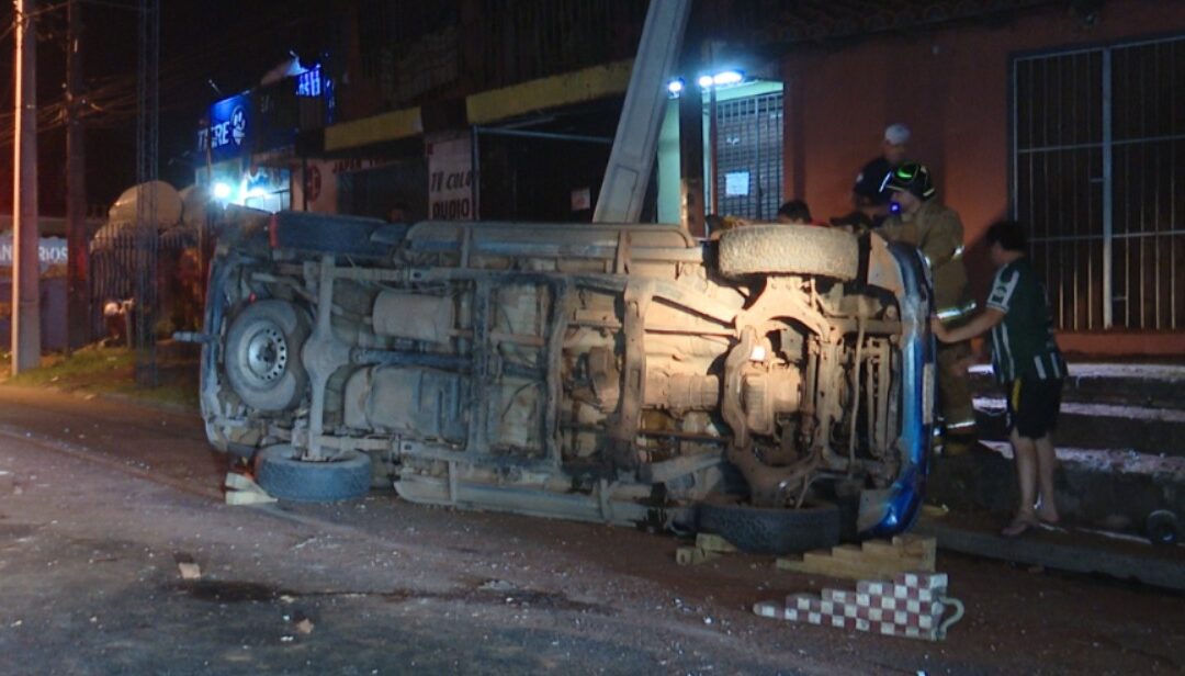 Adolescente alcoholizado y al volante causa vuelco en Ñemby