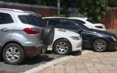 Desmantelan red criminal que ofertaba automóviles lujosos con documentos falsos