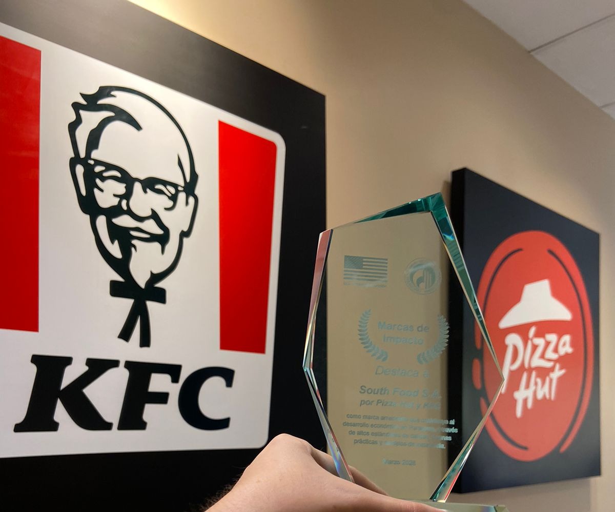 Distinguen a Pizza Hut y KFC por su impacto en desarrollo económico del país